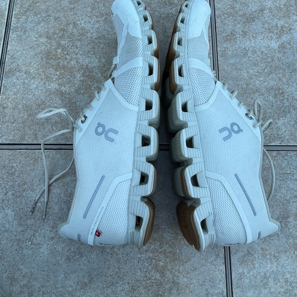 ON MEN'S CLOUD - Picture 6 of 12